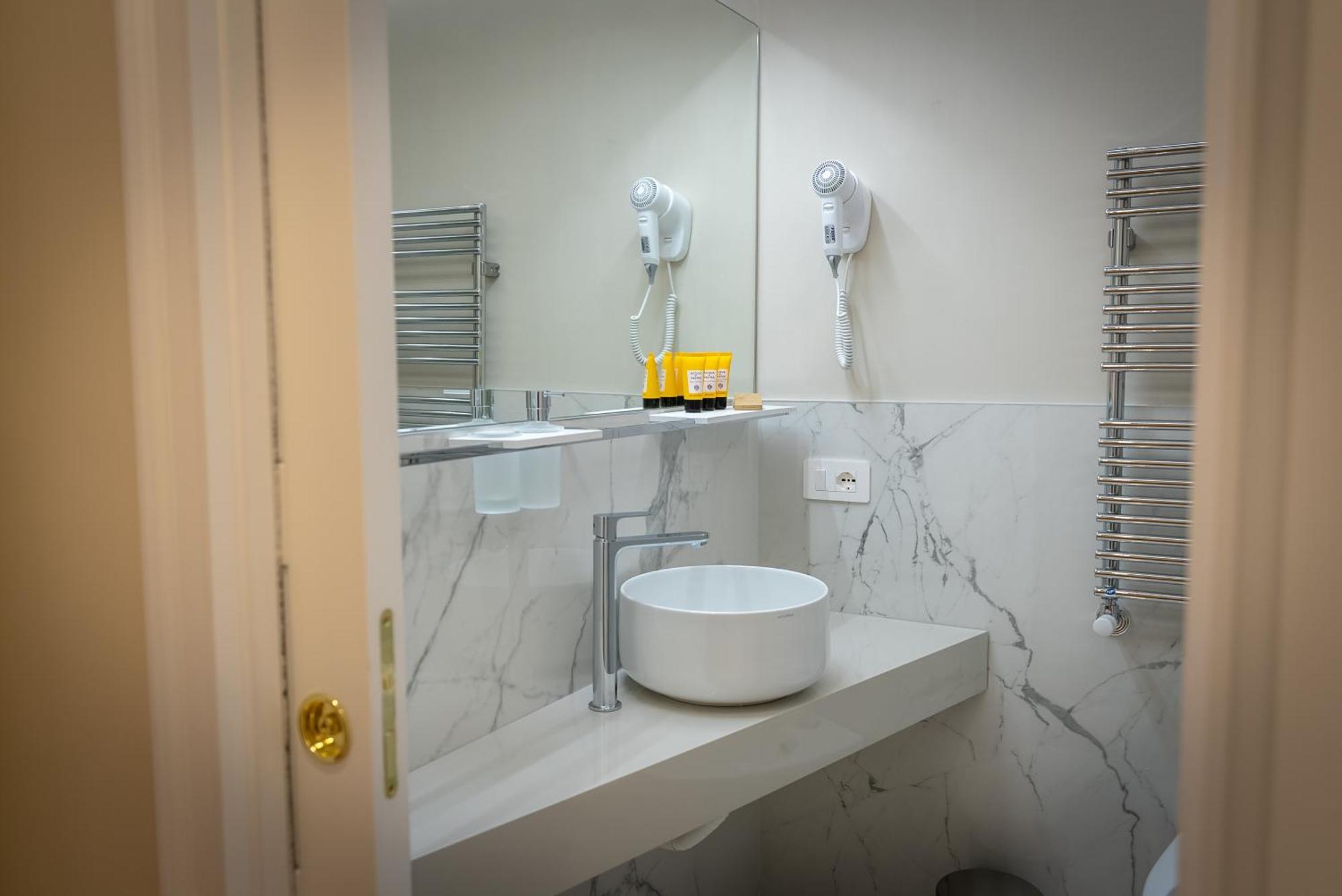 Antica Dimora Pessina Hotel Наполи Екстериор снимка