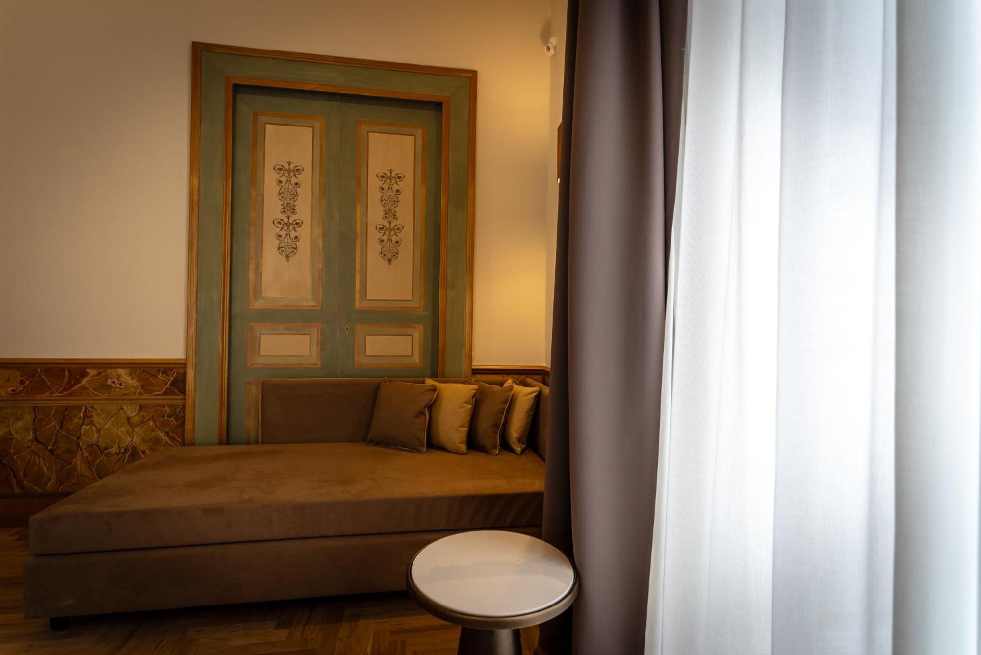 Antica Dimora Pessina Hotel Наполи Екстериор снимка