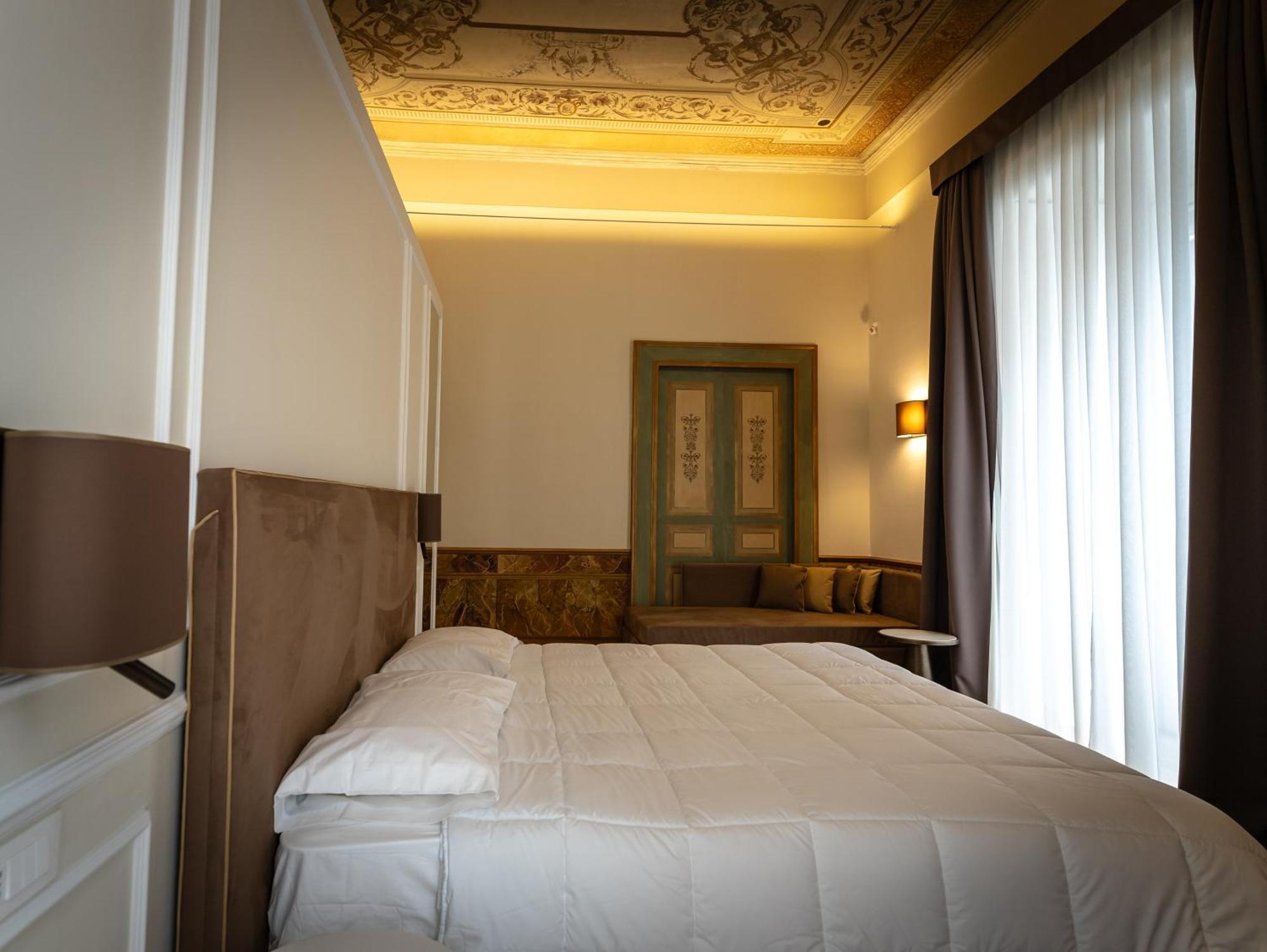 Antica Dimora Pessina Hotel Наполи Екстериор снимка