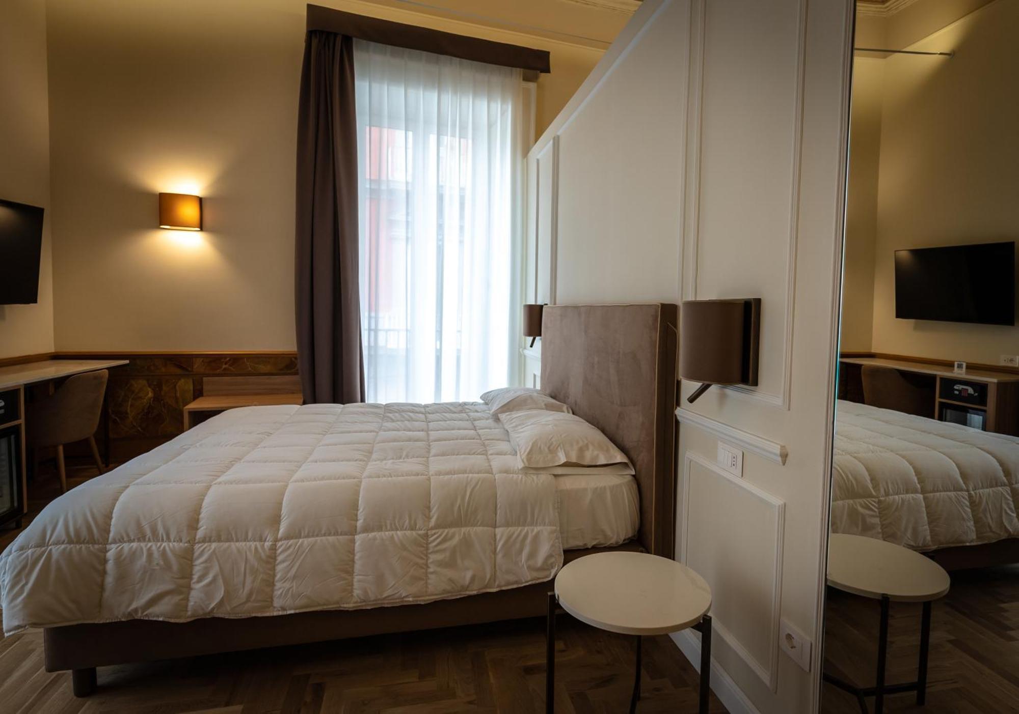 Antica Dimora Pessina Hotel Наполи Екстериор снимка