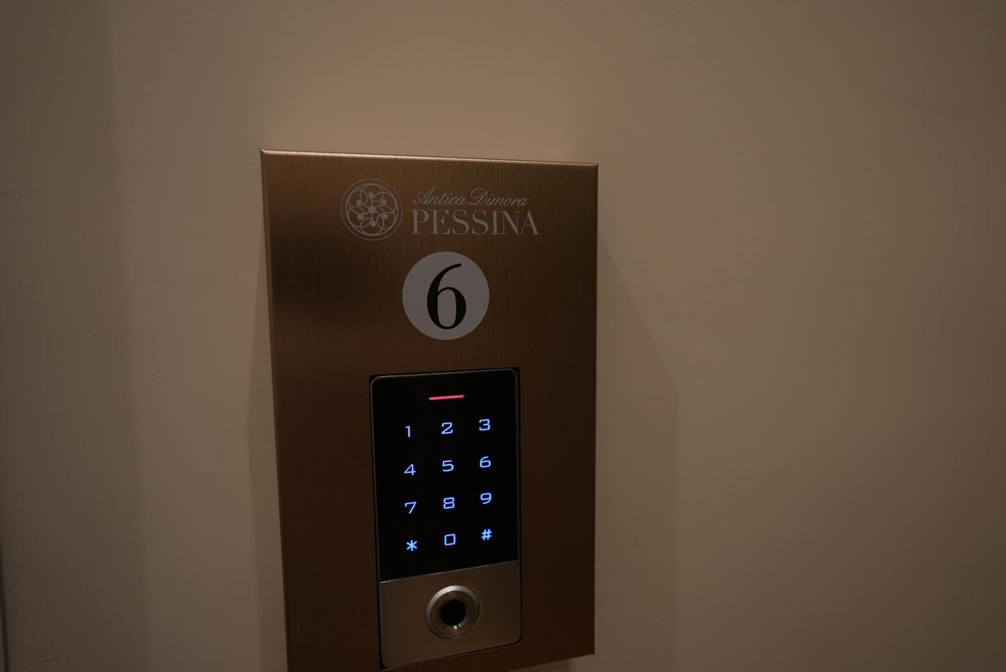 Antica Dimora Pessina Hotel Наполи Екстериор снимка